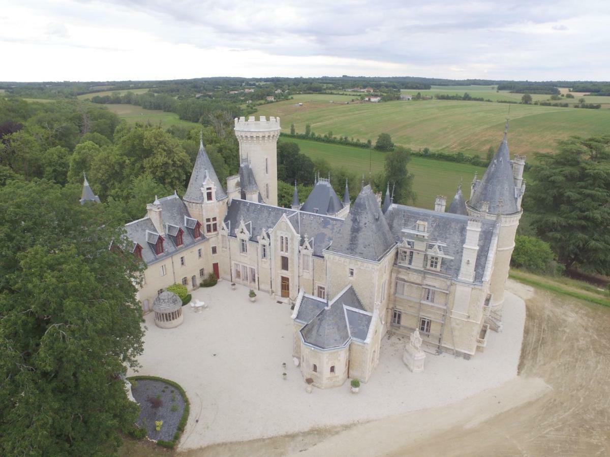 Château des chevaliers de Londigny Exterior foto